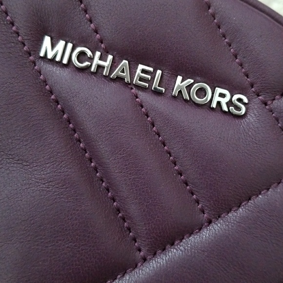 Michael Kors Vivianne Canteen Crossbody Purple Bag - Picture 4 of 5